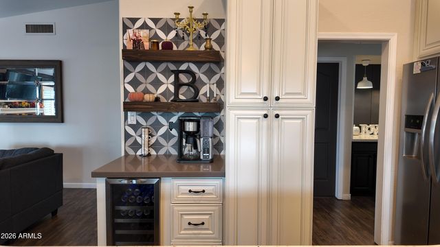 2647 E South Fork Drive, Phoenix, AZ 85048