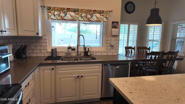 2647 E South Fork Drive, Phoenix, AZ 85048