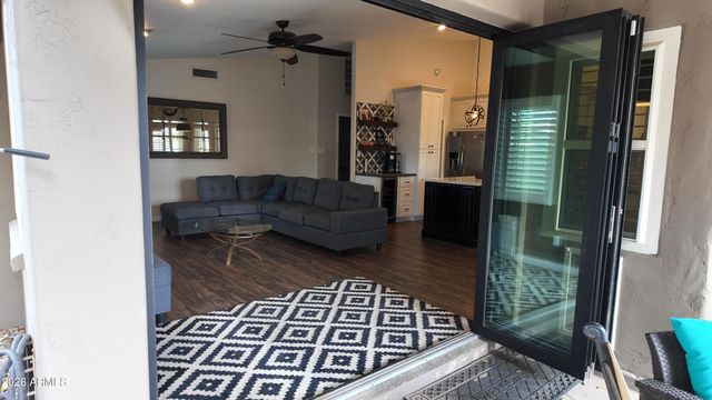 2647 E South Fork Drive, Phoenix, AZ 85048