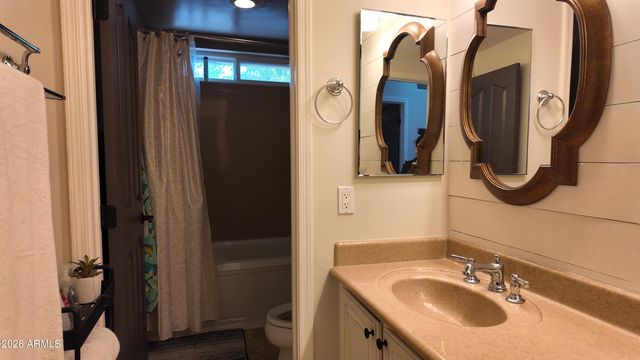 2647 E South Fork Drive, Phoenix, AZ 85048