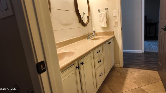 2647 E South Fork Drive, Phoenix, AZ 85048