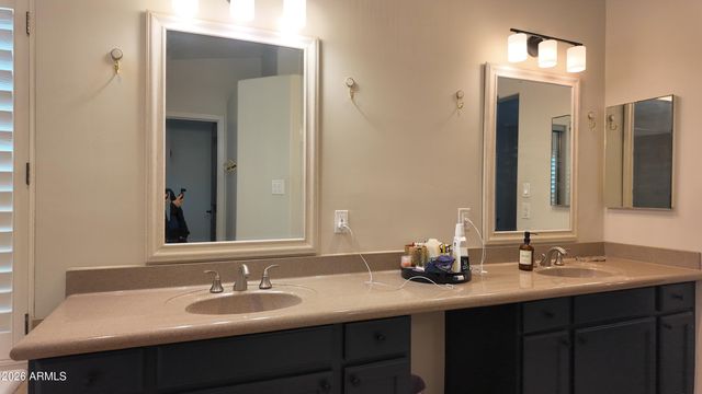 2647 E South Fork Drive, Phoenix, AZ 85048