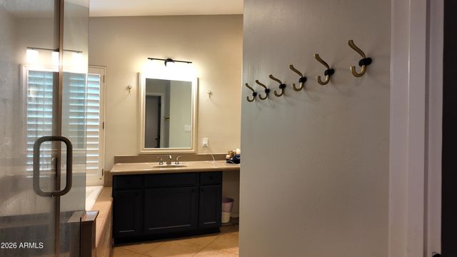 2647 E South Fork Drive, Phoenix, AZ 85048