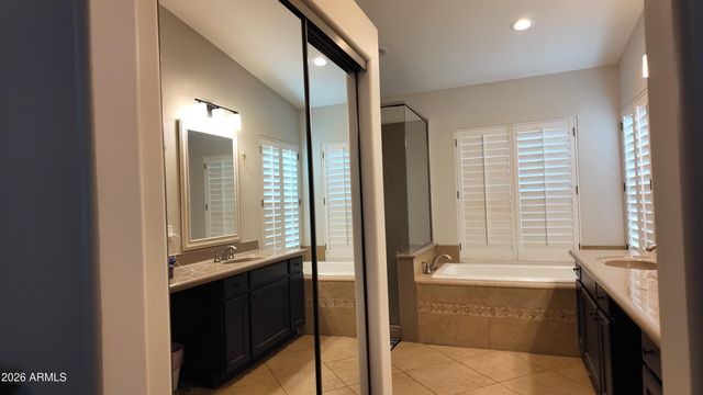 2647 E South Fork Drive, Phoenix, AZ 85048