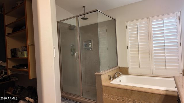 2647 E South Fork Drive, Phoenix, AZ 85048