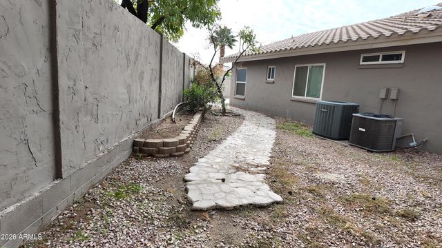 2647 E South Fork Drive, Phoenix, AZ 85048