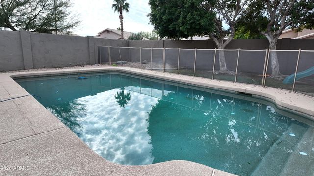 2647 E South Fork Drive, Phoenix, AZ 85048