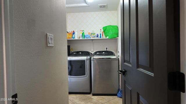 2647 E South Fork Drive, Phoenix, AZ 85048