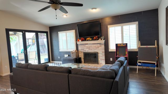 2647 E South Fork Drive, Phoenix, AZ 85048