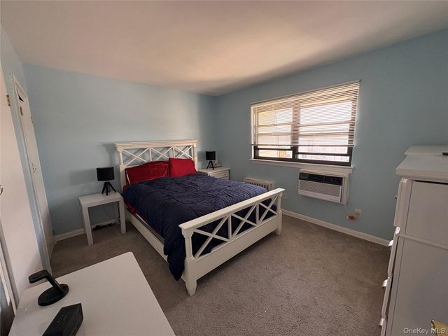 25 Elizabeth Street 3A, Farmingdale, NY 11735