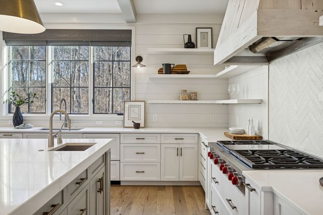 8100 Mountaintop Dr, College Grove, TN 37046