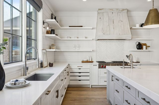 8100 Mountaintop Dr, College Grove, TN 37046