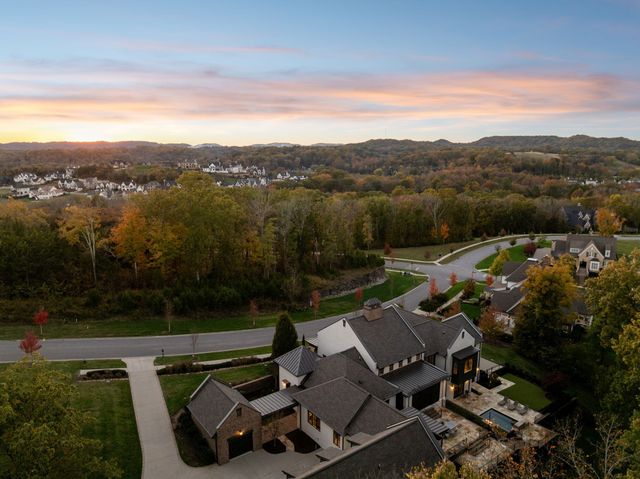 8100 Mountaintop Dr, College Grove, TN 37046