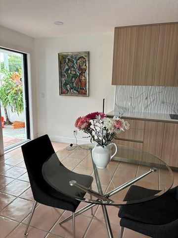 307 N Highland Drive, Hollywood, FL 33021