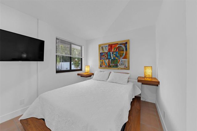 307 N Highland Drive, Hollywood, FL 33021