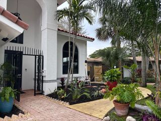 307 N Highland Drive, Hollywood, FL 33021