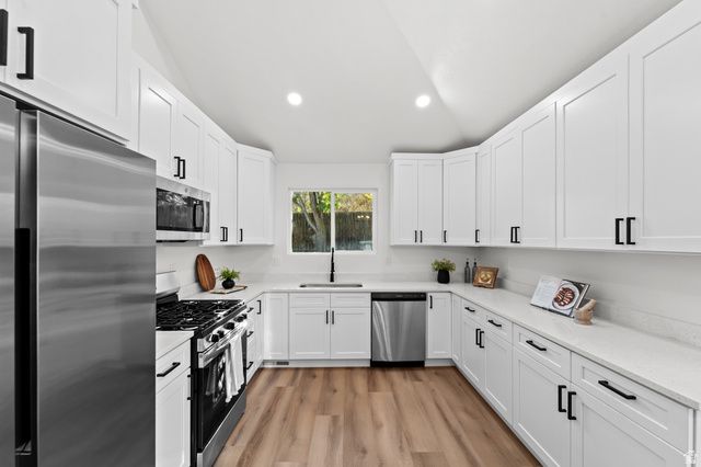 5438 S BRANDONWOOD DR, Murray, UT 84123
