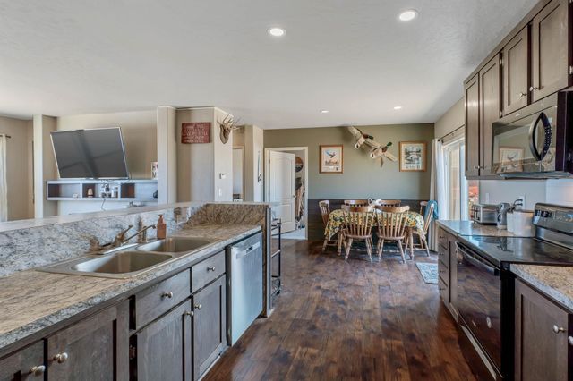 1002 S Dover Rd, Medical Lake, WA 99022