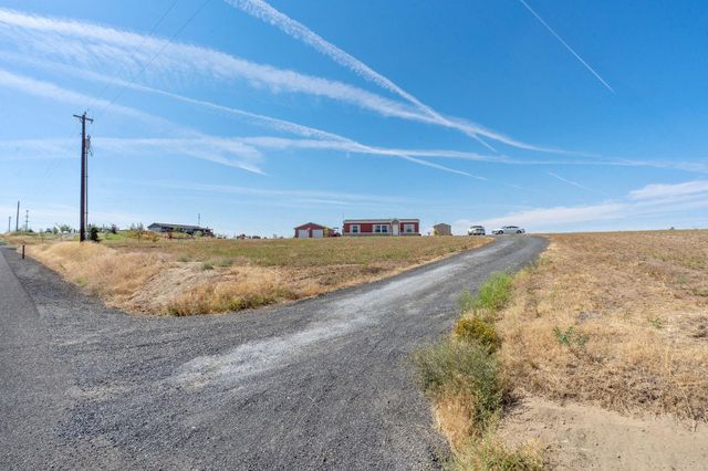 1002 S Dover Rd, Medical Lake, WA 99022