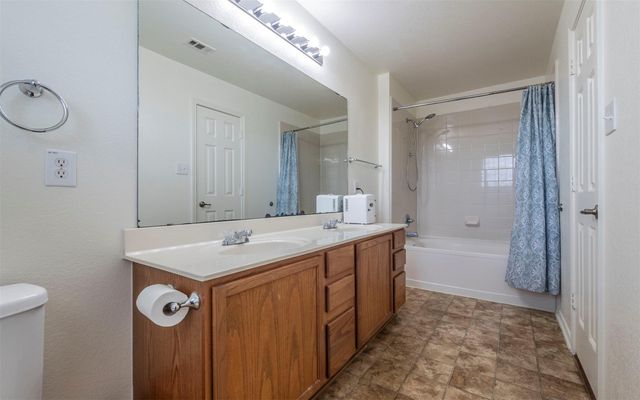 504 Dark Tree LN, Round Rock, TX 78664