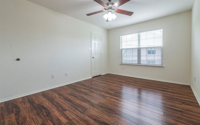 504 Dark Tree LN, Round Rock, TX 78664
