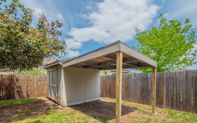 504 Dark Tree LN, Round Rock, TX 78664