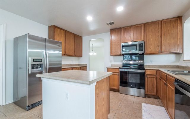 504 Dark Tree LN, Round Rock, TX 78664