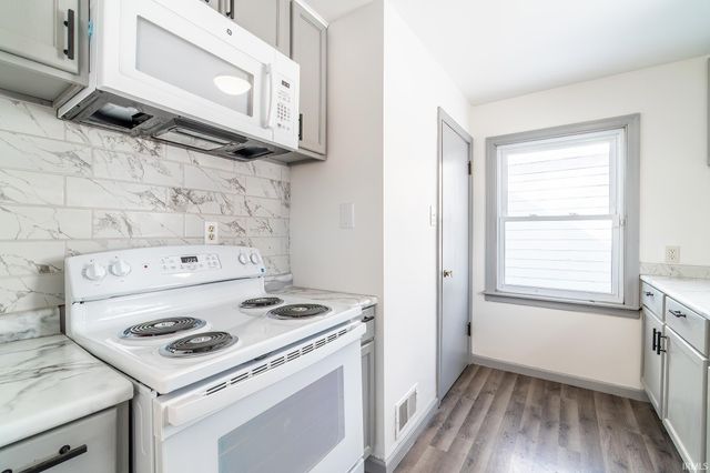 3805 Monroe Street, Fort Wayne, IN 46806