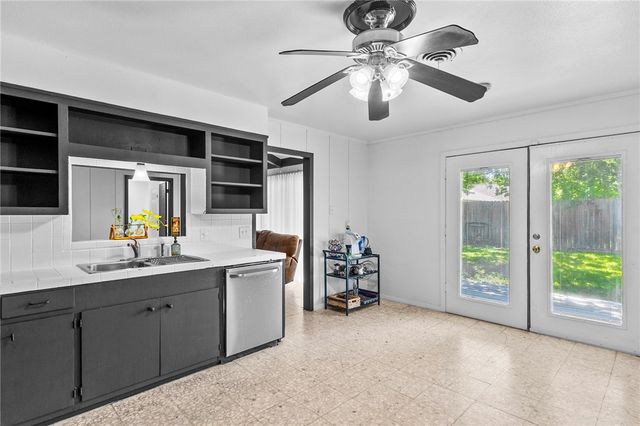 445 Pennington Dr, Corpus Christi, TX 78412