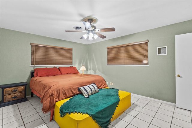 445 Pennington Dr, Corpus Christi, TX 78412