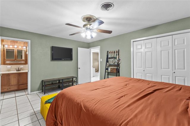 445 Pennington Dr, Corpus Christi, TX 78412