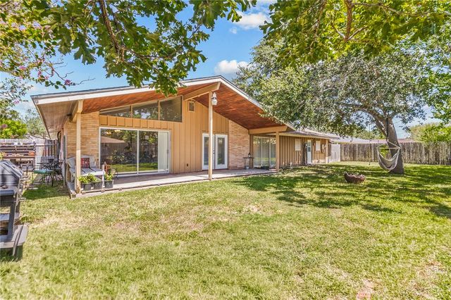 445 Pennington Dr, Corpus Christi, TX 78412