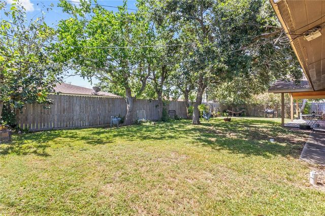 445 Pennington Dr, Corpus Christi, TX 78412