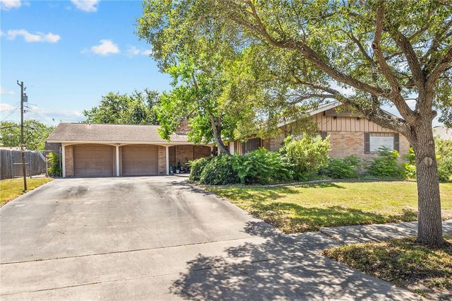 445 Pennington Dr, Corpus Christi, TX 78412