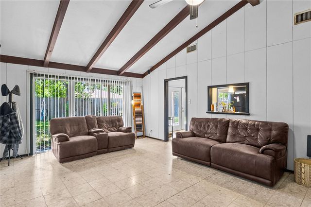 445 Pennington Dr, Corpus Christi, TX 78412