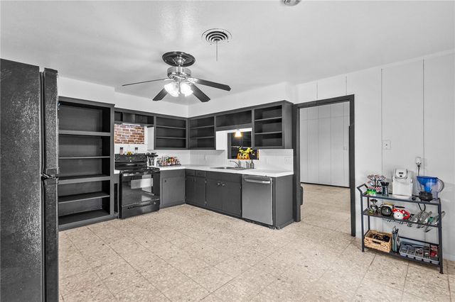 445 Pennington Dr, Corpus Christi, TX 78412