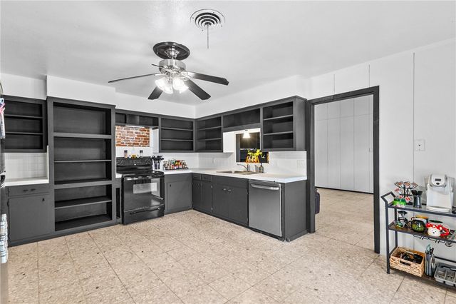 445 Pennington Dr, Corpus Christi, TX 78412