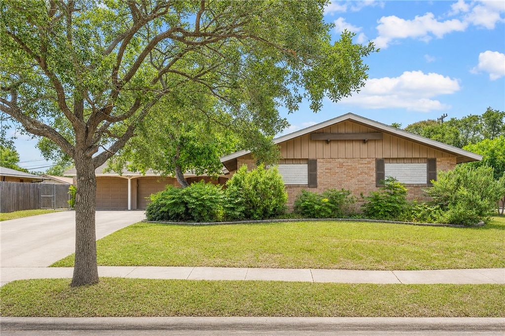445 Pennington Dr, Corpus Christi, TX 78412 — photo 2