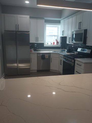 7435 S Indiana Avenue, Chicago, IL 60619