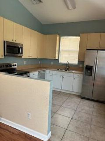 5642 Sunberry Circle, Fort Pierce, FL 34951