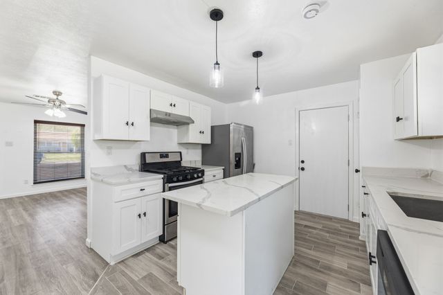 206 Rockaway Drive, Duncanville, TX 75116