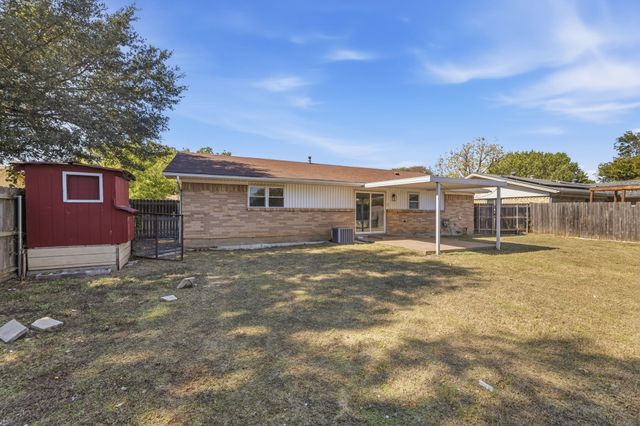 206 Rockaway Drive, Duncanville, TX 75116