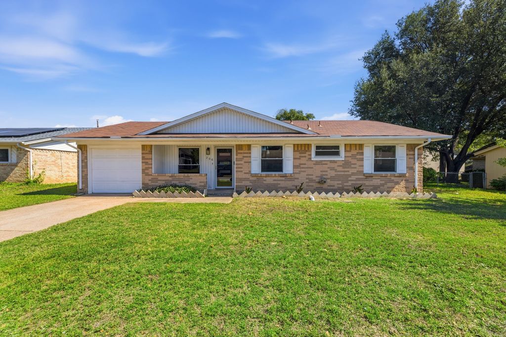 206 Rockaway Drive, Duncanville, TX 75116