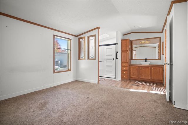 23467 Manor Road North, New Boston, MI 48164