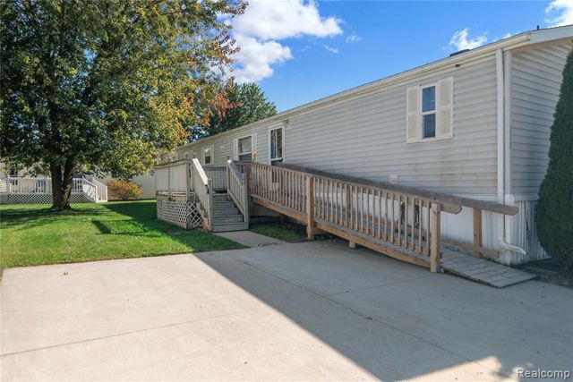 23467 Manor Road North, New Boston, MI 48164