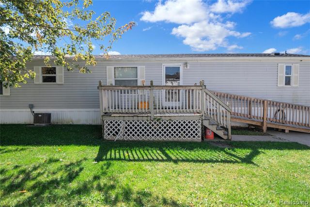 23467 Manor Road North, New Boston, MI 48164