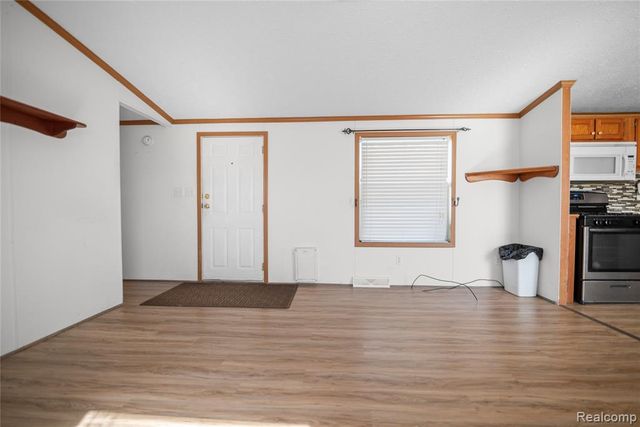 23467 Manor Road North, New Boston, MI 48164