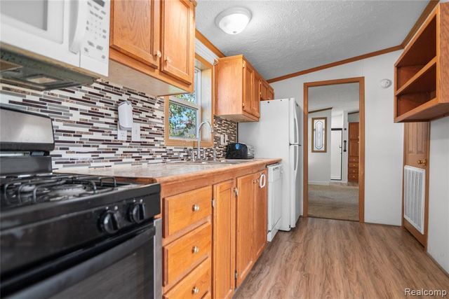 23467 Manor Road North, New Boston, MI 48164