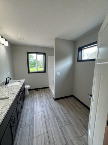 L2 B1 Viking Boulevard NE, East Bethel, MN 55011