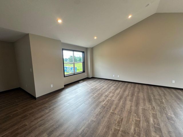 L2 B1 Viking Boulevard NE, East Bethel, MN 55011